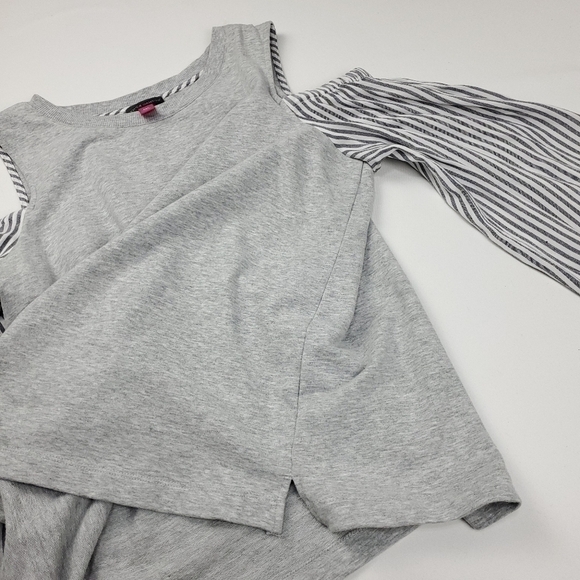 Vince Camuto Grey Sweater Cold Shoulder Top PM - Picture 6 of 11